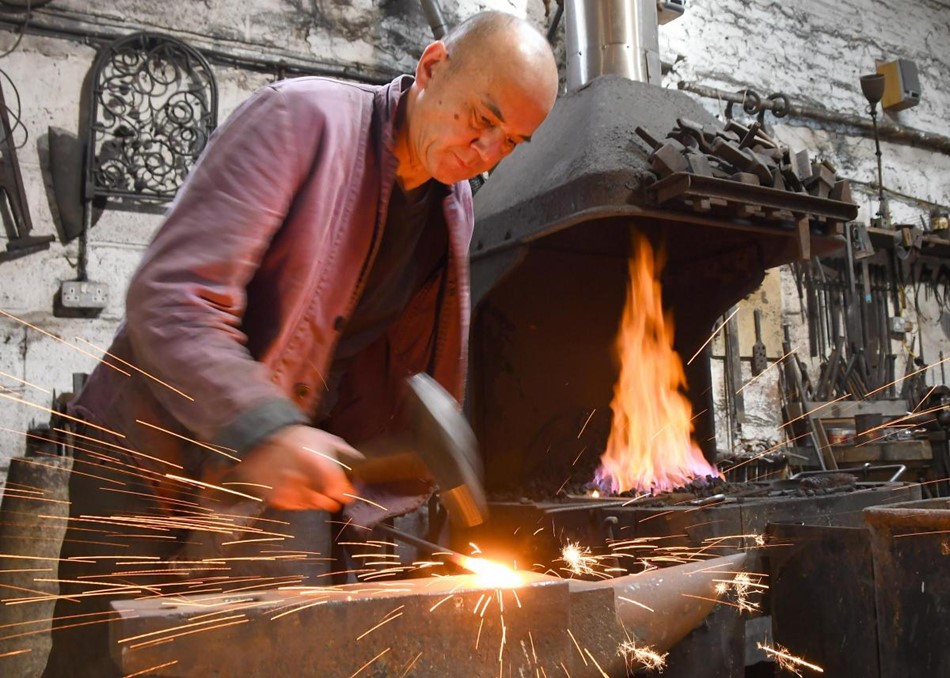 ndrew Basnett in his forge